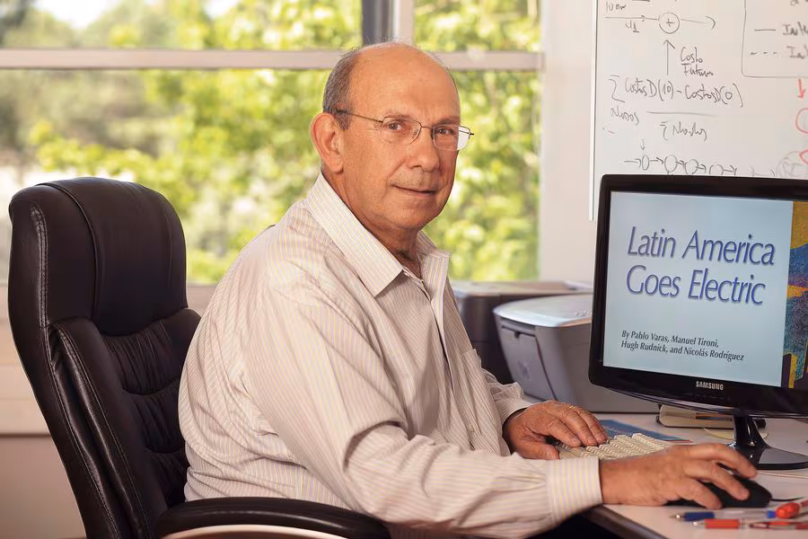 El Centro de Energía UC lamenta el fallecimiento del ingeniero y profesor emérito de la PUC Hugh Rudnick