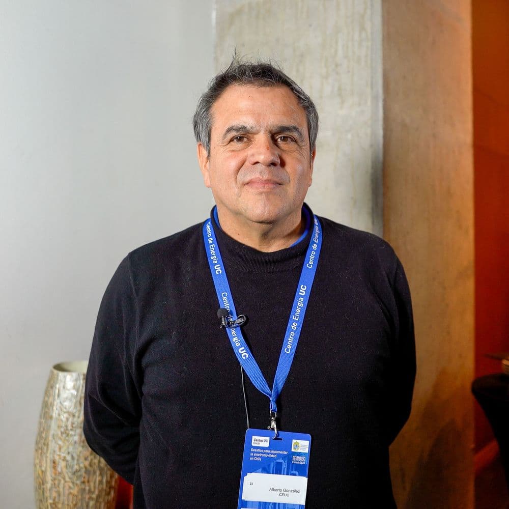 Alberto González - Profesor Escuela de Diseño, Pontificia Universidad Católica de Chile.